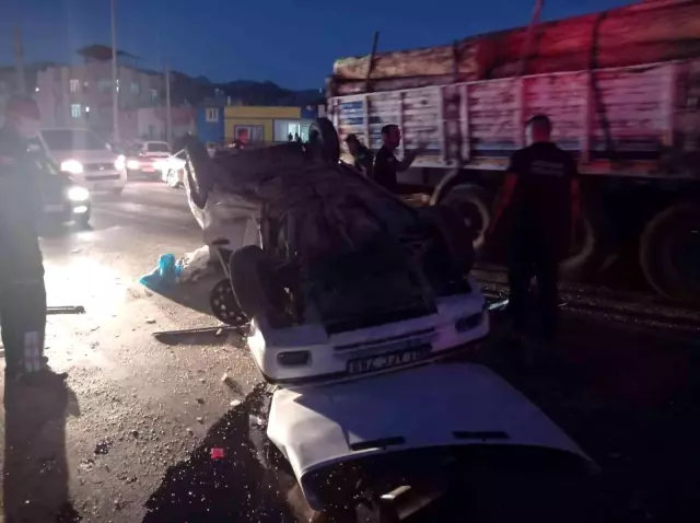 Kırmızı ışıkta durmak istemedi, araçla takla attı...O anlar kamerada