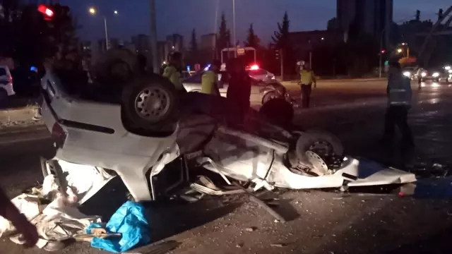 Kırmızı ışıkta durmak istemedi, araçla takla attı...O anlar kamerada