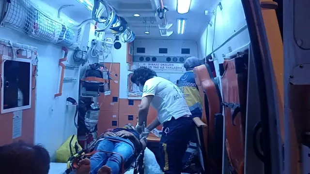 Kırmızı ışıkta durmak istemedi, araçla takla attı...O anlar kamerada