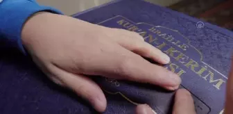 Kocaeli: Kur'an öğrenmek isteyen görme engelli çocuk, Braille alfabeli Elif-Ba'ya kavuştu Kocaeli: Kur'an öğrenmek isteyen görme engelli çocuk, Braille alfabeli Elif-Ba'ya kavuştu