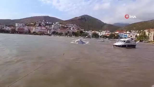 Datça'da fırtınaya dayanamayan bir tekne battı