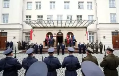 Milli Savunma Bakanı Akar, Polonyalı mevkidaşı Blaszczak ile görüştü