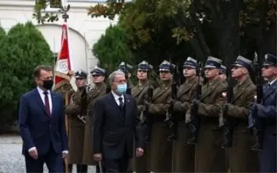 Milli Savunma Bakanı Akar, Polonyalı mevkidaşı Blaszczak ile görüştü
