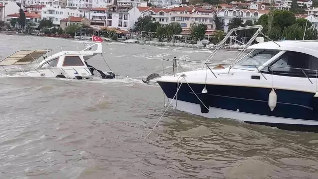 Olumsuz hava koşulları nedeniyle batan tekne kurtarılamadı