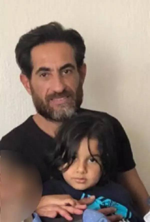 Otomobil köprü ayağına çarptı; sürücü ve 4 yaşındaki oğlu öldü
