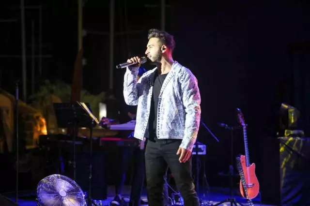Sarı yaz konserleri Emre Kaya ile devam ediyor