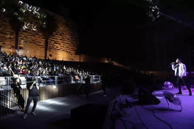 Sarı yaz konserleri Emre Kaya ile devam ediyor
