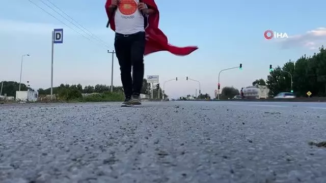 Sesini duyurmak için üçüncü kez yollara düştü