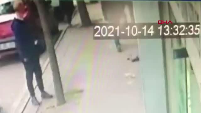 sevgilisini sokak ortasinda dovdu 2 14462552 o