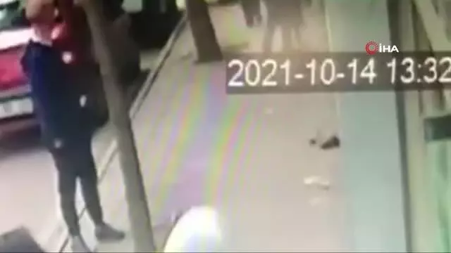 Sokak ortasında kadına uygulanan şiddet güvenlik kameralarına yansıdı