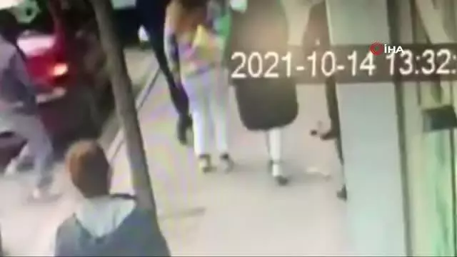 Sokak ortasında kadına uygulanan şiddet güvenlik kameralarına yansıdı
