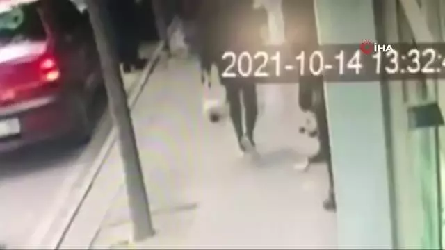 Sokak ortasında kadına uygulanan şiddet güvenlik kameralarına yansıdı