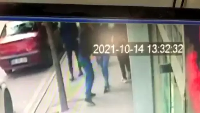 Sokak ortasında kadına uygulanan şiddet güvenlik kameralarına yansıdı