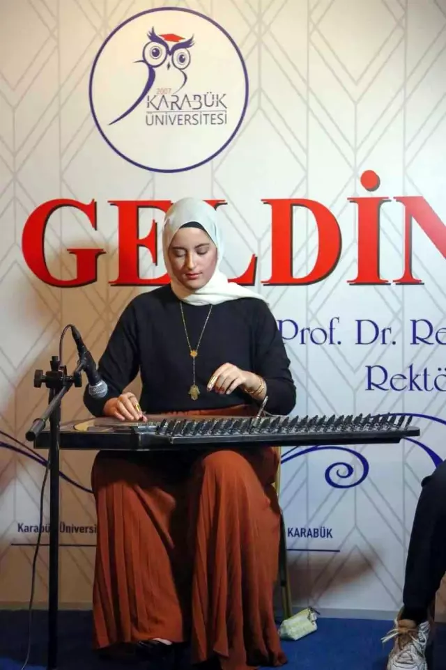 Tunuslu kanun sanatkarı Farah Fersi, Karabük'te konser verdi