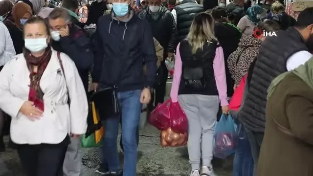 Ulus Pazarı yağmura rağmen doldu taştı, otoparklarda yer kalmadı