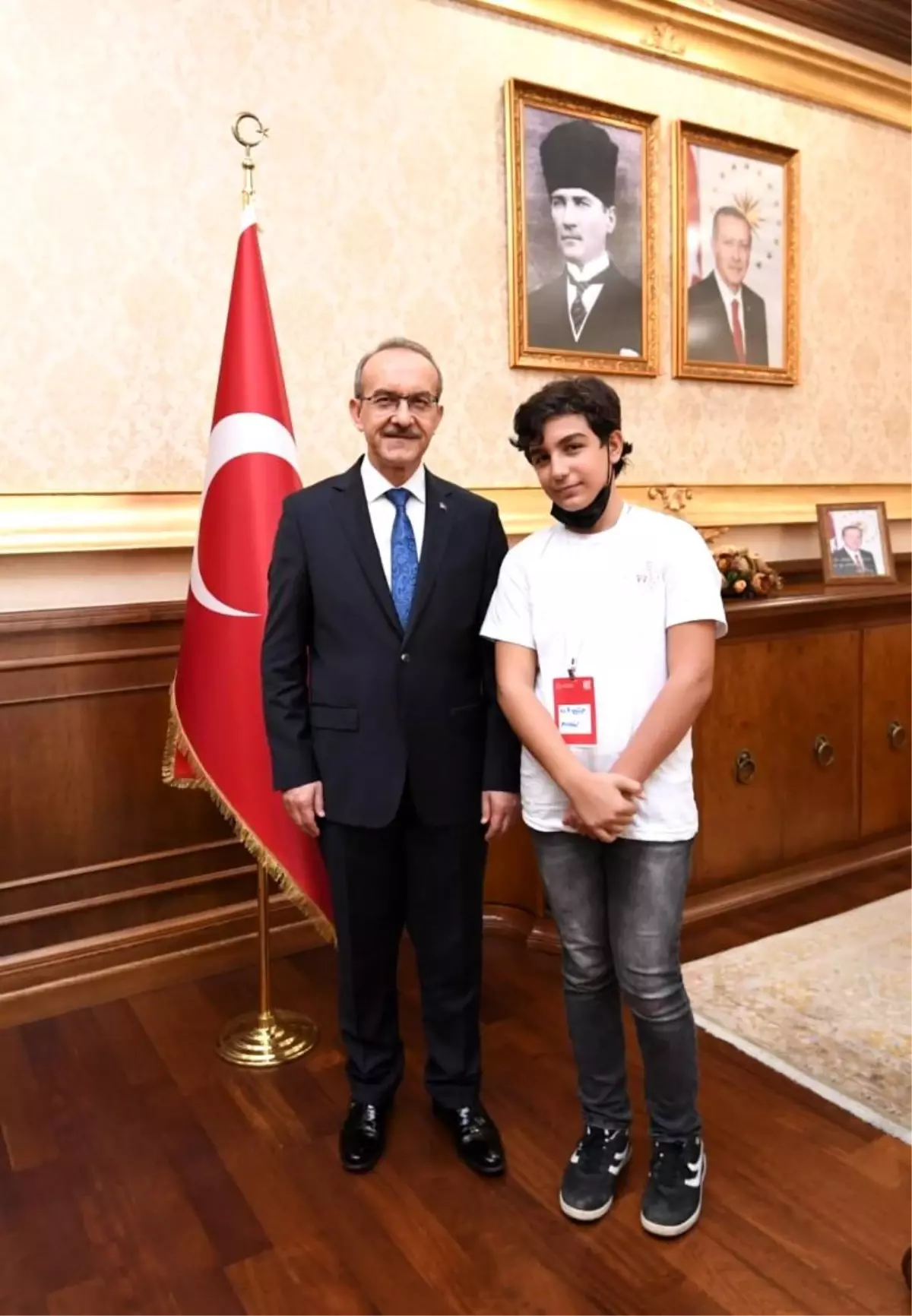 Van'dan Gelen Öğrencilerimiz Vali Seddar Yavuz'u Ziyaret Etti.