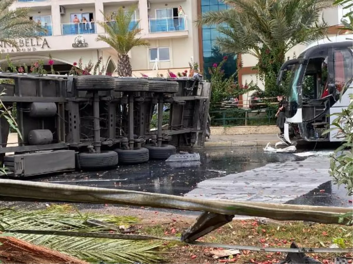 Son dakika! Alanya'da, sürücünün ağır yaralandığı TIR kazası kamerada
