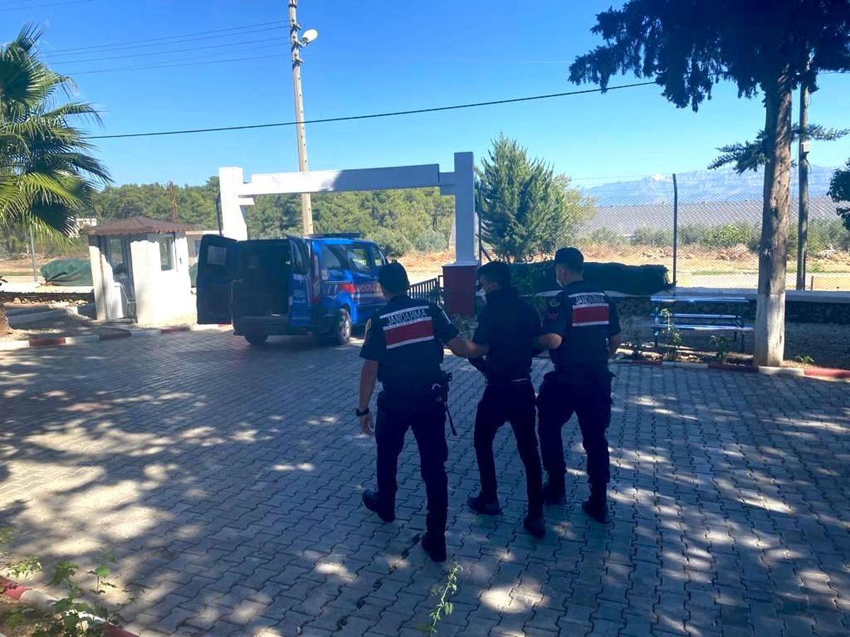 Antalya'da 12 yıl hapis cezasıyla aranan hükümlü yakalandı