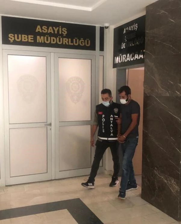 Son dakika haberleri | Antalya'da kendisini istihbarat görevlisi olarak tanıtan dolandırıcılık zanlısı tutuklandı