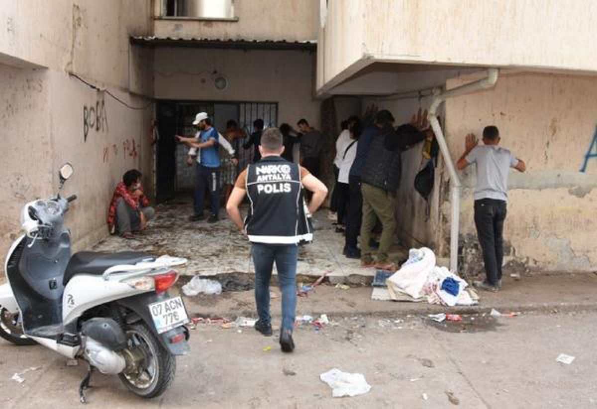 ANTALYA'DA ÖZEL HAREKATLI UYUŞTURUCU OPERASYONU