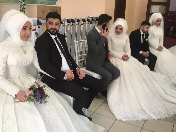 İSTANBUL-Bağcılar'da 13 çift Toplu Düğün Şöleni ile dünya evine girdi