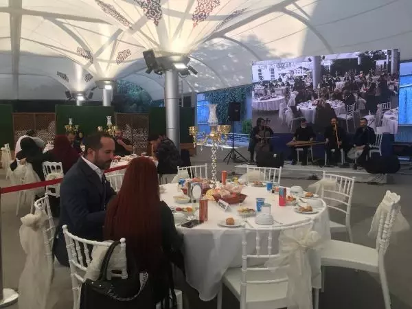 İSTANBUL-Bağcılar'da 13 çift Toplu Düğün Şöleni ile dünya evine girdi
