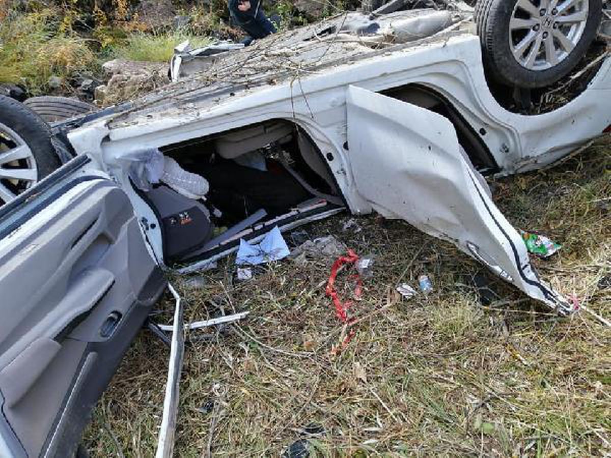 Dere yatağına uçan otomobildeki 2 kişi hayatını kaybetti