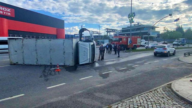 carpisan iki kamyondan biri devrildi surucu 5 14465889 o