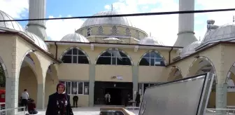 Bilecik: Cenazeler sıcaktan olumsuz etkilenmesin diye 2 tane sensörlü soğutucu tabut aldı Bilecik: Cenazeler sıcaktan olumsuz etkilenmesin diye 2 tane sensörlü soğutucu tabut aldı