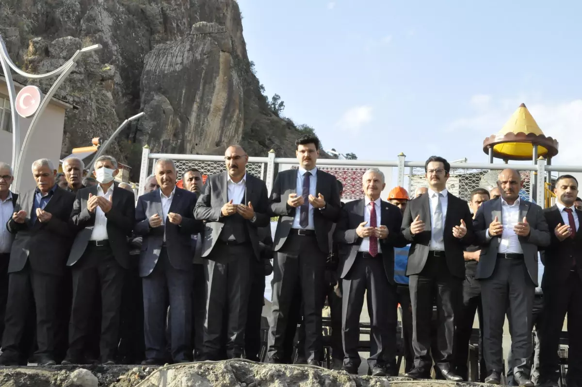 Çukurca'da yeni belediye hizmet binasının temeli atıldı