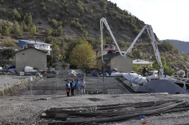 Çukurca'da yeni belediye hizmet binasının temeli atıldı