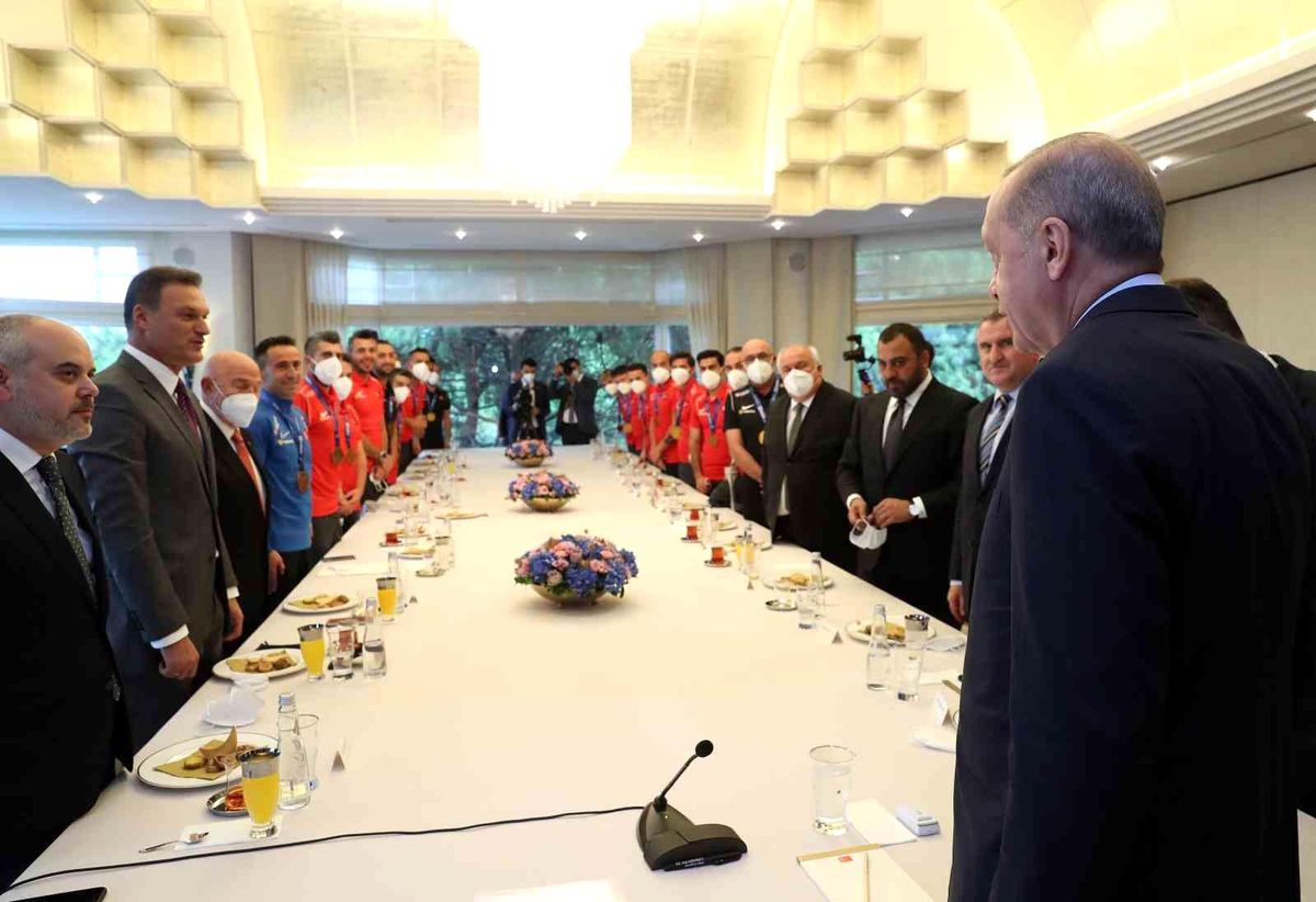 Cumhurbaşkanı Erdoğan, Avrupa Şampiyonu olan Ampute Futbol Millî Takımı'nı kabul etti