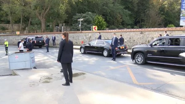 Cumhurbaşkanı Erdoğan, Kasımpaşa'dan tanıdığı esnafı görünce konvoyunu durdurdu