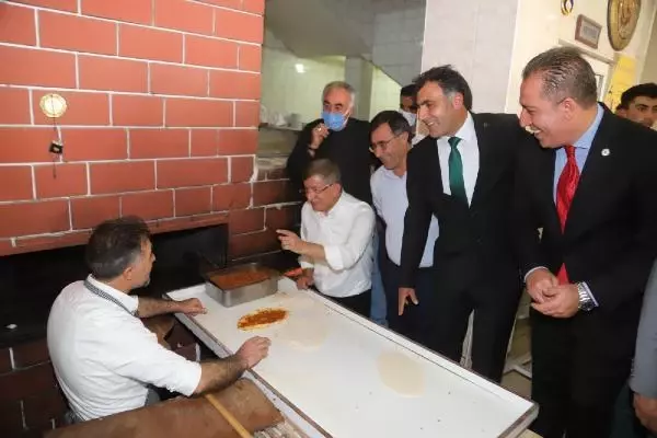 DAVUTOĞLU: ÜLKENİN HER KÖŞESİNDE VATANDAŞLARIMLA KUCAKLAŞIRIM