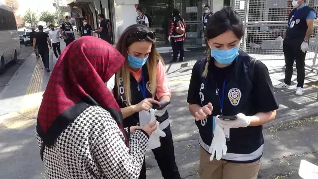 Kadın polisler, kadınlar için yapılan mitingde kuş uçurtmadılar
