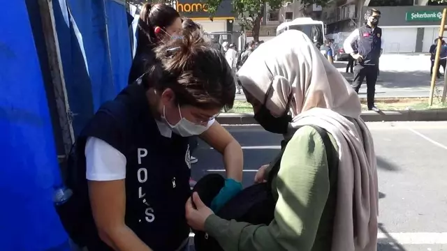 Kadın polisler, kadınlar için yapılan mitingde kuş uçurtmadılar