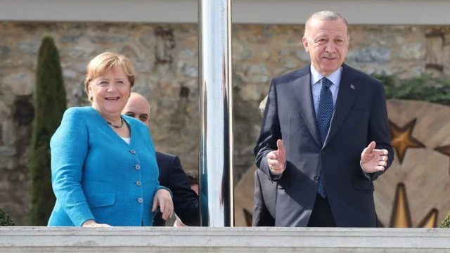 Cumhurbaşkanı Erdoğan veda ziyaretine gelen Merkel'e övgüler yağdırdı! Konuşmasını Almanca bitirdi
