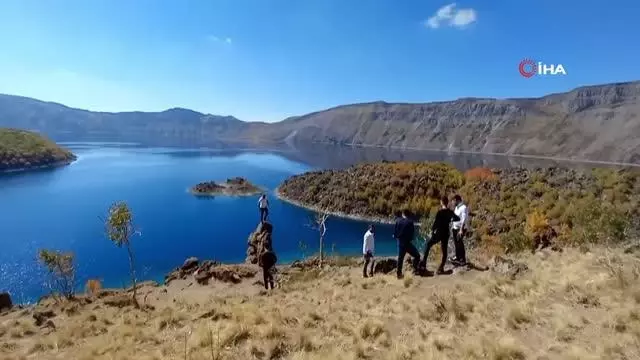 Dünyanın ikinci büyük kraterinde sonbahar güzelliği