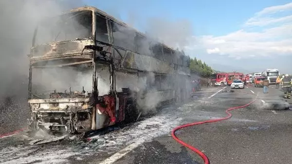 İKİ KATLI OTOBÜS ALEV ALEV YANDI