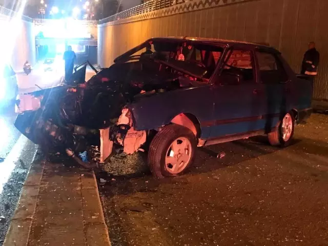 Hafif ticari araç il otomobil çarpıştı: 4 yaralı