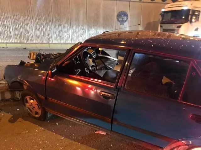 Hafif ticari araç il otomobil çarpıştı: 4 yaralı