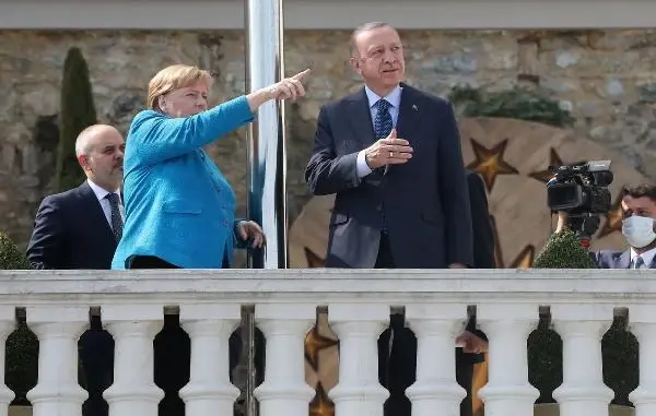 Erdoğan Merkel'e Huber Köşkü'nün balkonundan Boğaz'ı anlattı
