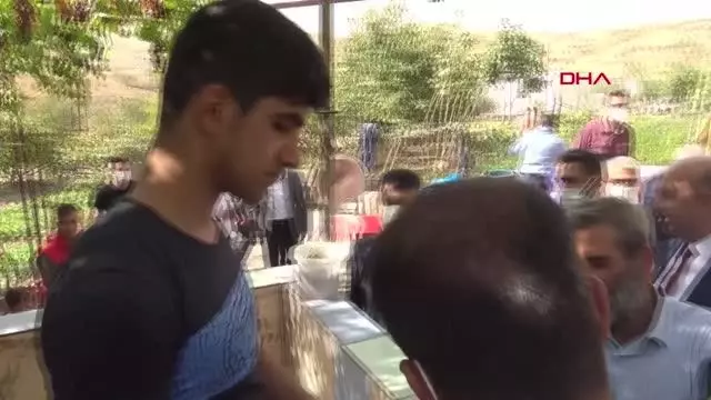 GERCÜŞ KAYMAKAMI SİNANOĞLU, PEKMEZ KAYNATTI