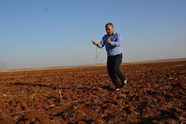 Siverek'in yıldızı Koçali daha yanılmadı! Elindeki asasıyla işaret ettiği yerden sular fışkırıyor