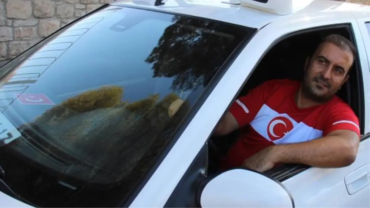 Taksi filminden etkilendi, hayalini gerçeğe dönüştürdü! Görenler durdurup fotoğraf çektiriyor