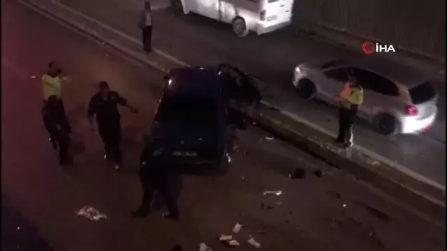Hafif ticari araç il otomobil çarpıştı: 4 yaralı