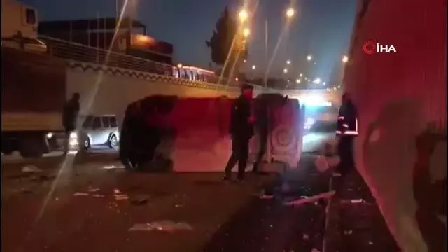 Hafif ticari araç il otomobil çarpıştı: 4 yaralı