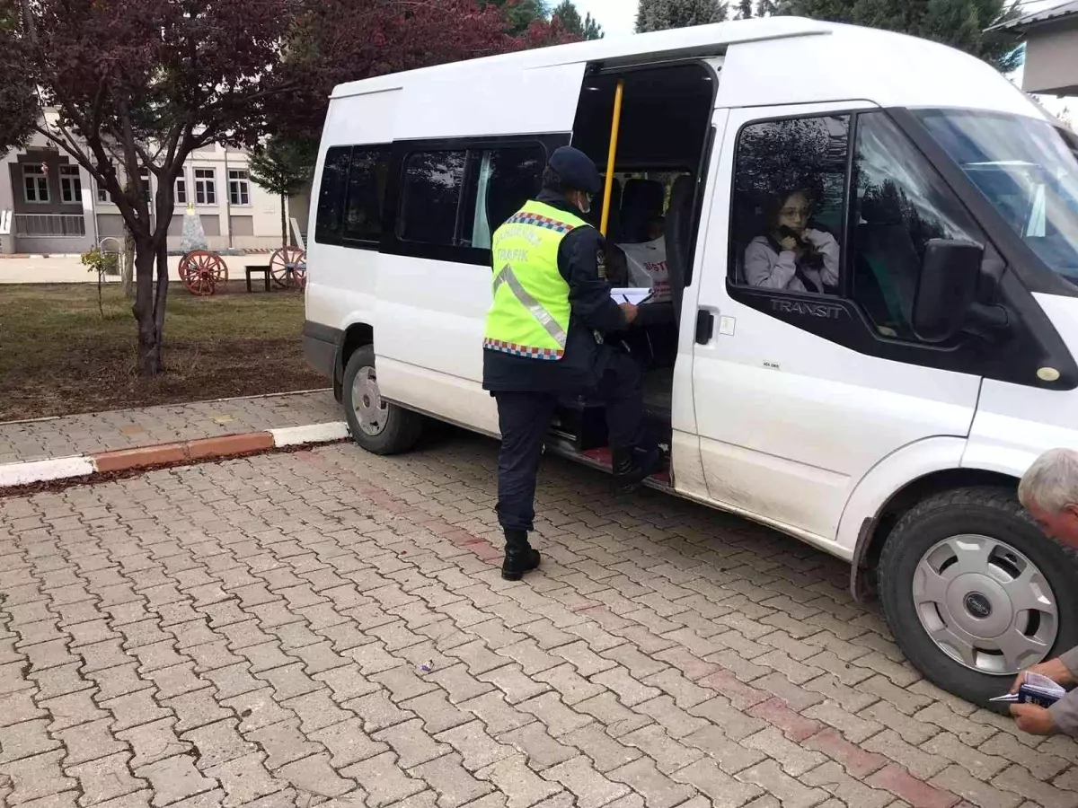 Hisarcık'ta okul servisi şoförleri denetlendi