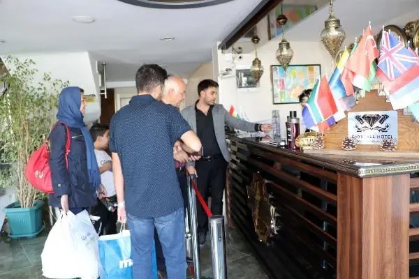 İRANLI TURİSTLER GELDİ, VAN'DAKİ OTELLERİN DOLULUK ORANI YÜZDE 90'A ÇIKTI