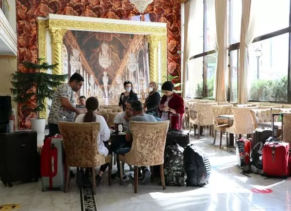 İRANLI TURİSTLER GELDİ, VAN'DAKİ OTELLERİN DOLULUK ORANI YÜZDE 90'A ÇIKTI